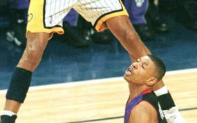 Tyrone Muggsy Bogues, el jugador más bajo de la historia del baloncesto.