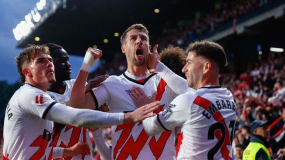 La plantilla del Rayo celebra un gol en Vallecas.