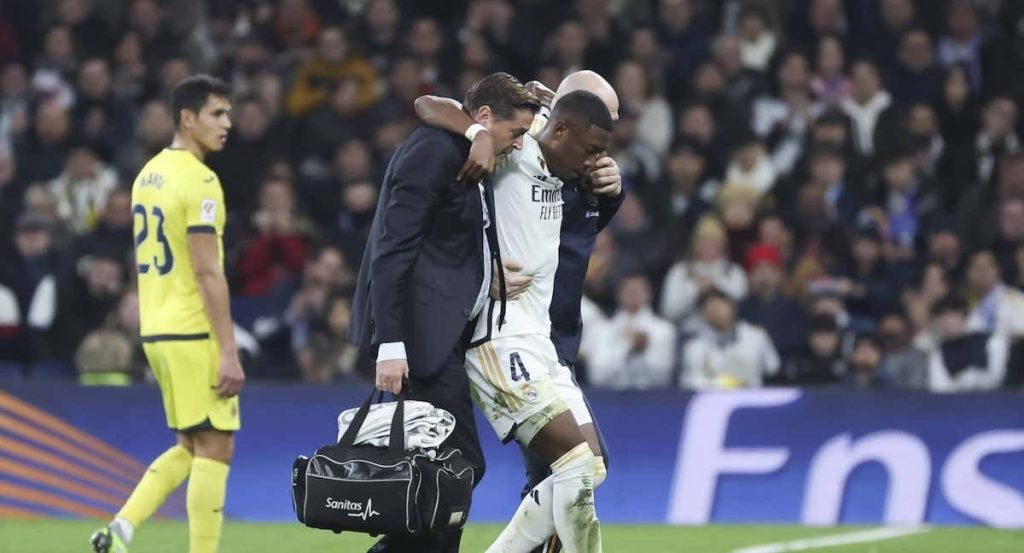 Alaba, en el momento de su lesión contra el Villarreal.
