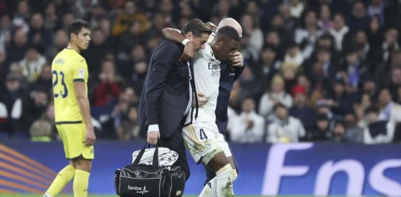Alaba, en el momento de su lesión contra el Villarreal.