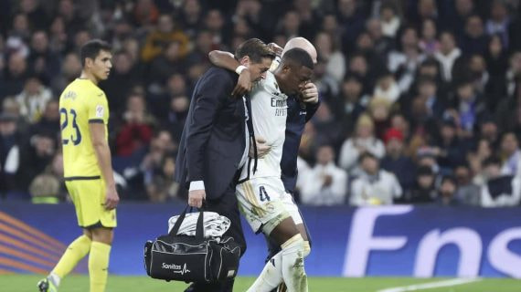 Alaba, en el momento de su lesión contra el Villarreal.