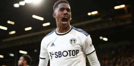 Junior Firpo, futbolista del Leeds United.