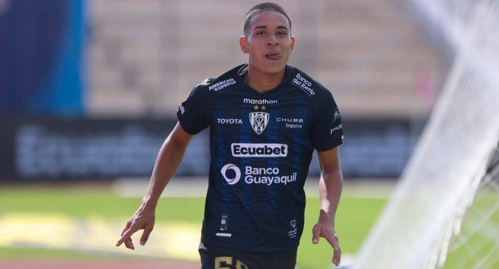 Kendry Páez celebra su primer gol como profesional.