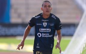 Kendry Páez celebra su primer gol como profesional.