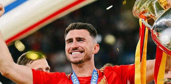 Laporte, celebrando la Eurocopa con España.