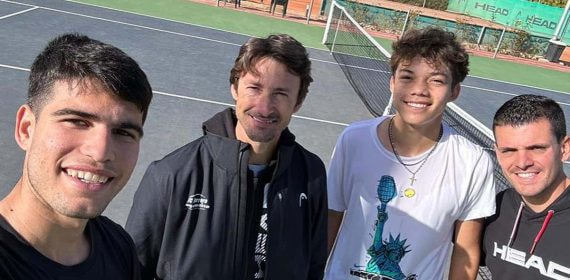 Carlos Alcaraz se lesionó en la última prueba de exigencia antes de viajar a Australia.