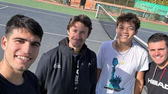 Carlos Alcaraz se lesionó en la última prueba de exigencia antes de viajar a Australia.