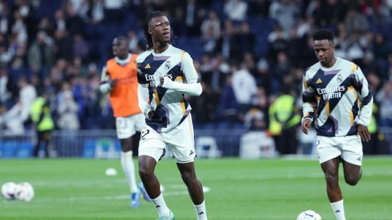 Eduardo Camavinga durante un calentamiento con el Real Madrid.