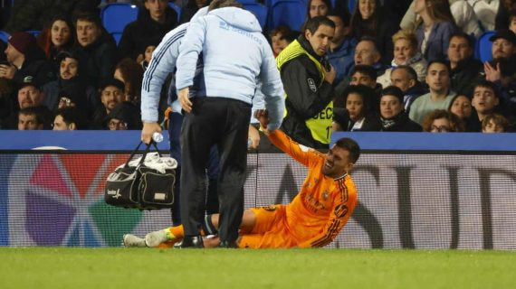 Ceballos se marcha lesionado del partido.