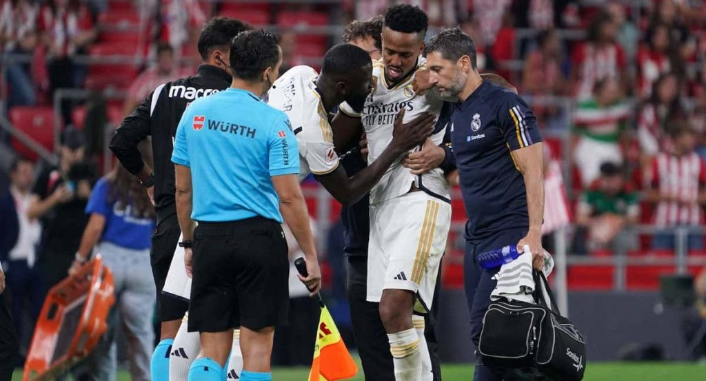 Militao abandona San Mamés lesionado.