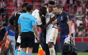 Militao abandona San Mamés lesionado.