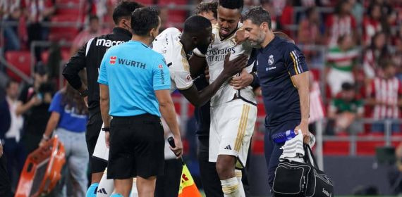 Militao abandona San Mamés lesionado.