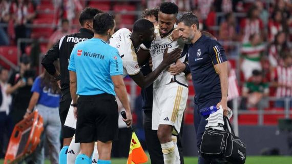Militao abandona San Mamés lesionado.