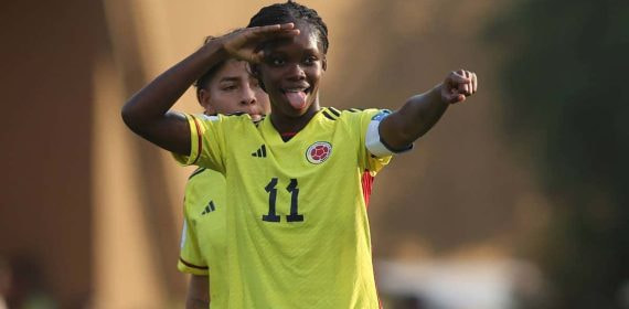 Linda Caicedo celebra un gol en el Mundial Sub-20 con Colombia.
