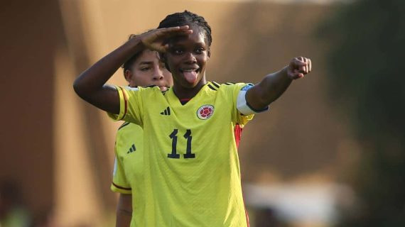 Linda Caicedo celebra un gol en el Mundial Sub-20 con Colombia.