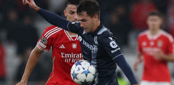 Zubimendi, en un partido de Champions de la Real Sociedad.