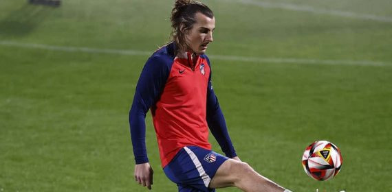 Söyüncü, entrenando en Arabia.