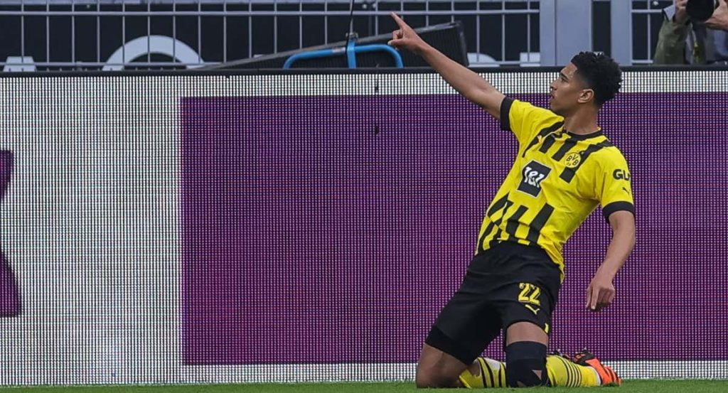 Bellingham celebra un gol en Liga con el Borussia Dortmund.