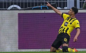 Bellingham celebra un gol en Liga con el Borussia Dortmund.