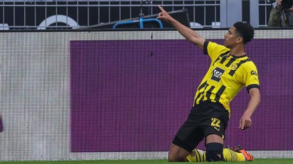 Bellingham celebra un gol en Liga con el Borussia Dortmund.