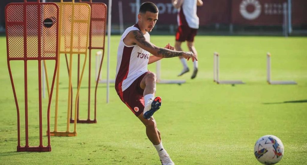 Le Fée en un entrenamiento con la Roma.