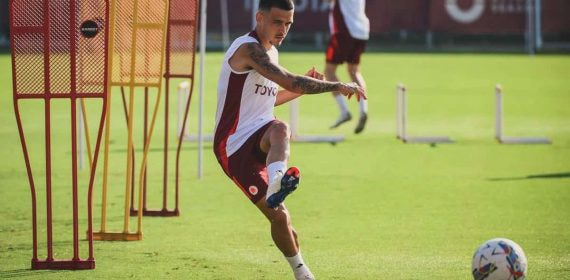 Le Fée en un entrenamiento con la Roma.