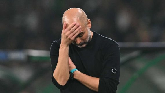 Pep Guardiola, con gesto contrariado, en el último partido del City.