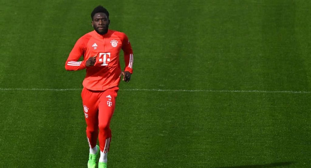 Alphonso Davies, en un entrenamiento reciente con el Bayern.