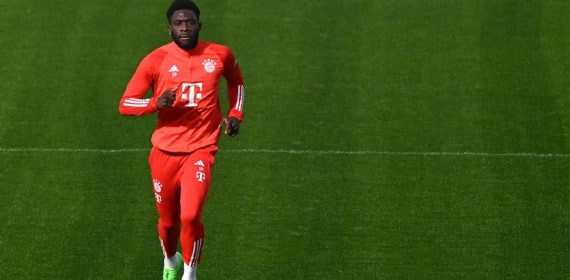 Alphonso Davies, en un entrenamiento reciente con el Bayern.