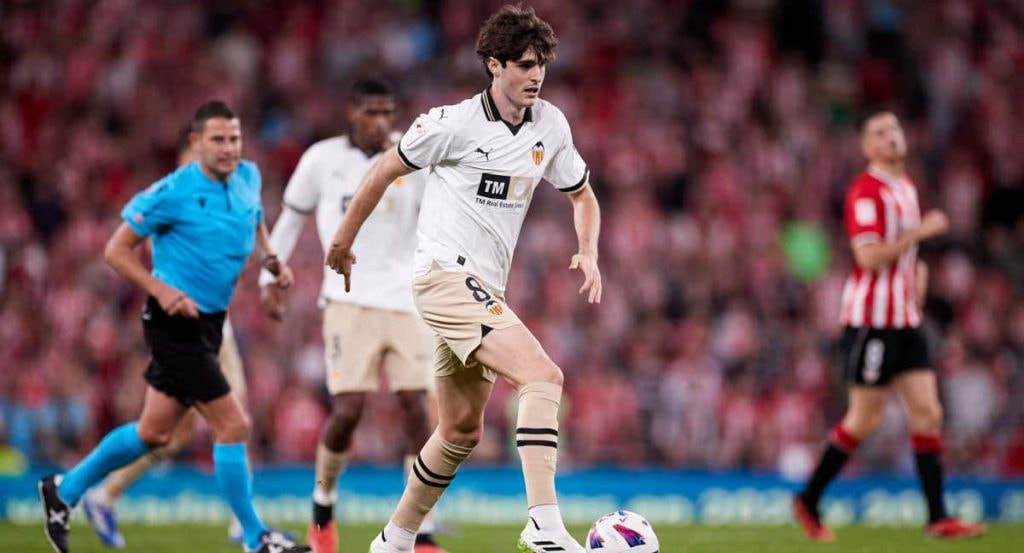 Javi Guerra, en un partido con el Valencia.