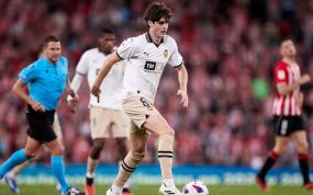 Javi Guerra, en un partido con el Valencia.