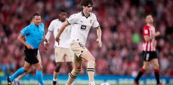 Javi Guerra, en un partido con el Valencia.