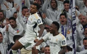 Rodrygo y Vinicius celebran un gol del Real Madrid esta temporada.
