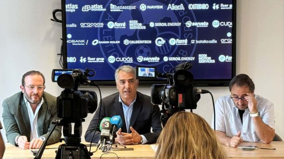 Responsable del At. Lleida en rueda de prensa.