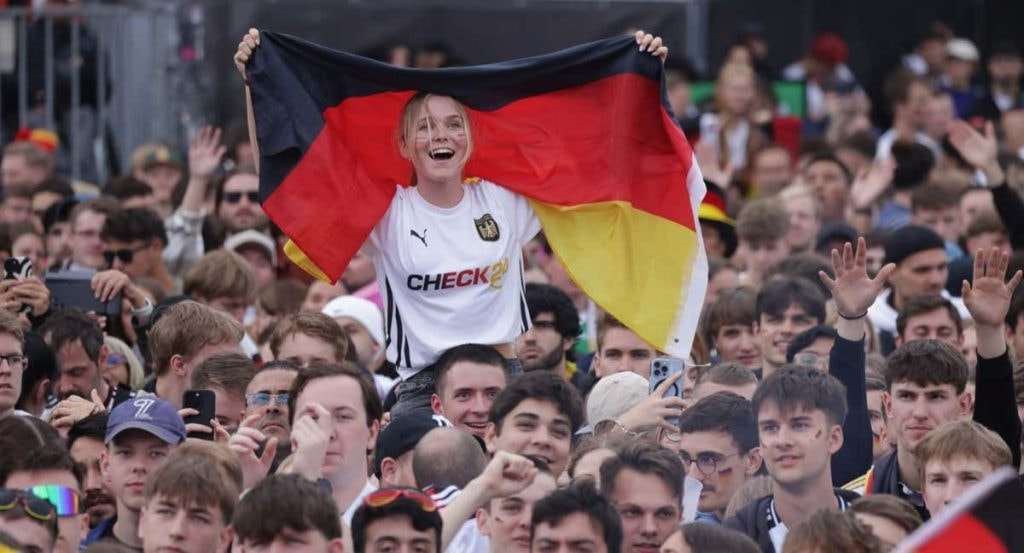 Aficionada con la camiseta de Puma en la Eurocopa.