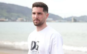 Luca Zidane, en la playa de Getxo.