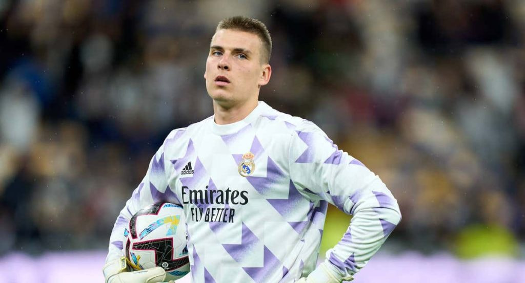 Lunin, antes del partido contra el Sevilla de esta temporada.