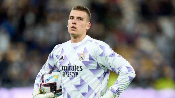 Lunin, antes del partido contra el Sevilla de esta temporada.