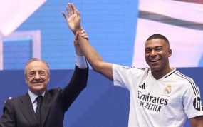 Florentino Pérez y Mbappé, en la presentación del francés.