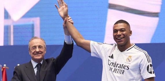 Florentino Pérez y Mbappé, en la presentación del francés.