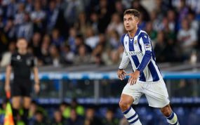 Martín Zubimendi jugando con la Real Sociedad esta temporada.