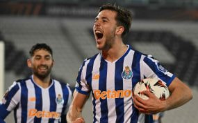 Nico González celebra un tanto con el Oporto en la Europa League.