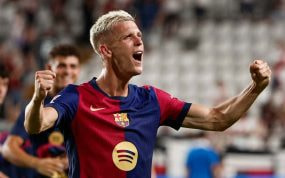 Olmo celebra un gol con el Barça esta temporada.