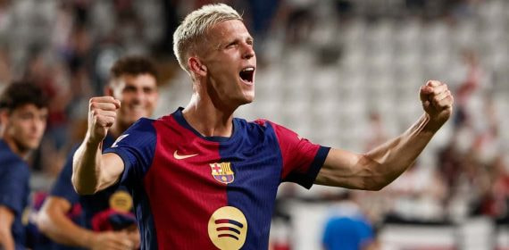 Olmo celebra un gol con el Barça esta temporada.