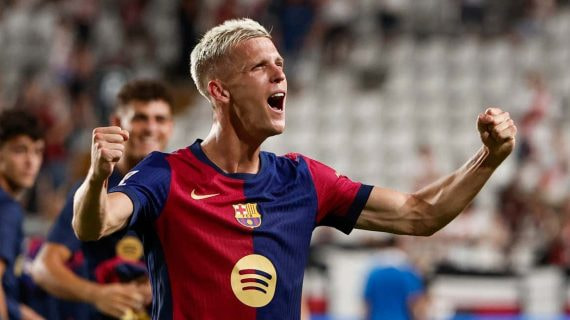 Olmo celebra un gol con el Barça esta temporada.