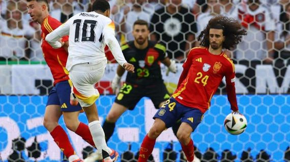 La mano de Cucurella.