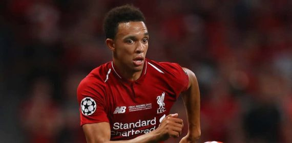 Alexander-Arnold, jugando con el Liverpool.