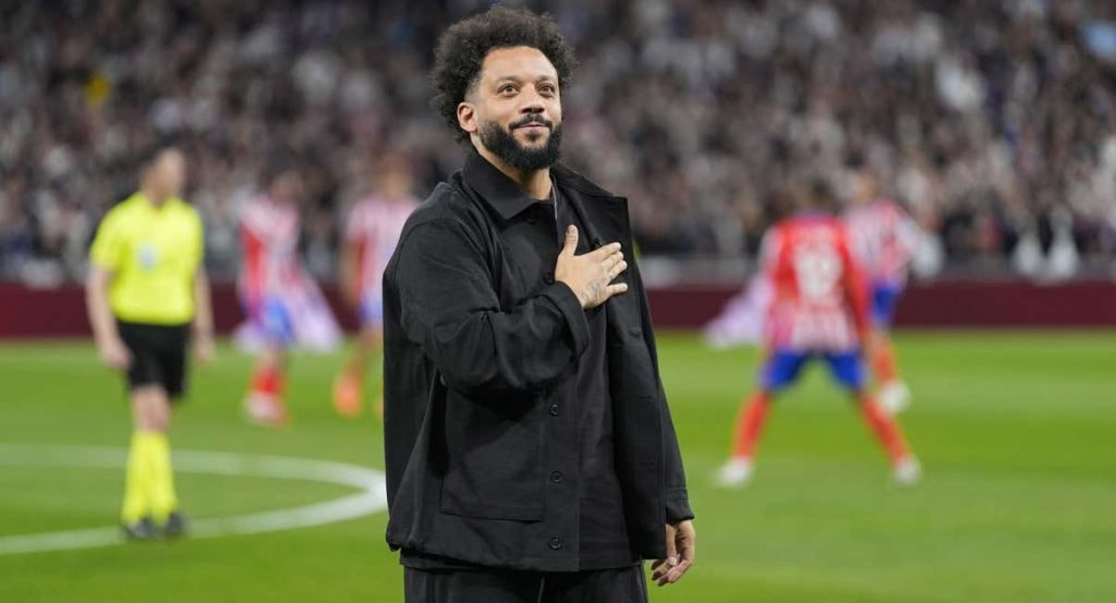 Marcelo, durante su homenaje en el derbi.
