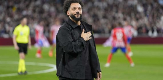 Marcelo, durante su homenaje en el derbi.