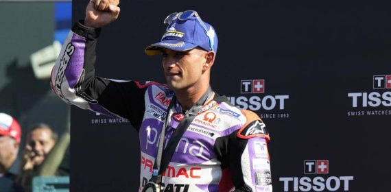 Jorge Martín ganó la carrera al sprint en San Marino.